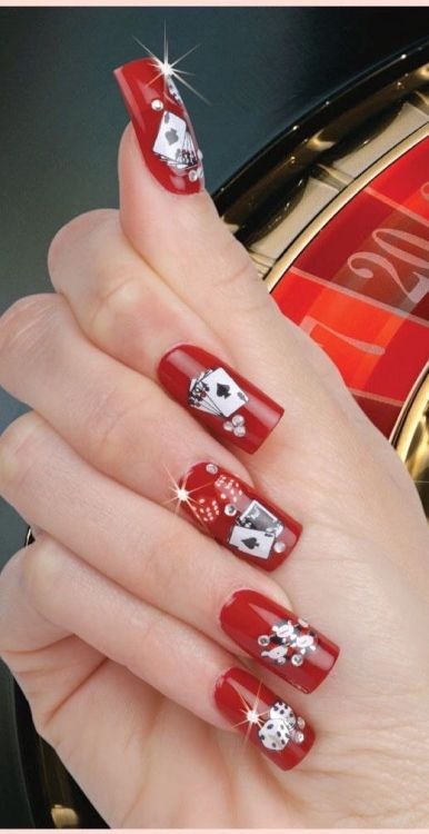 Маникюр на тему казино